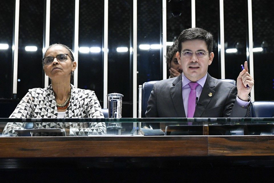 Imagem colorida mostra Marina Silva e Randolfe Rodrigues - Metrópoles