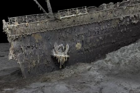 Imagem colorida de um mapeamento 3D do Titanic - Metrópoles