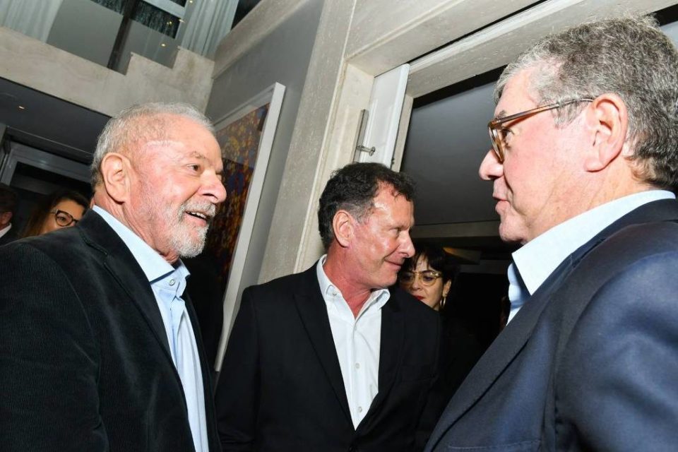 Lula encontra o empresário Rubens Ometto durante jantar com empresários