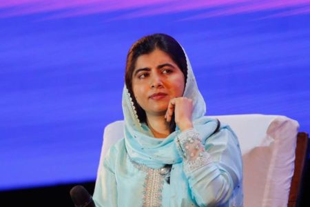 Imagem mostra a paquistanesa e vencedora do Prêmio Nobel da Paz Malala Yousafzai - Metrópoles