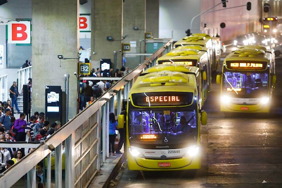 Rodoviária e linha de ônibus - Metrópoles