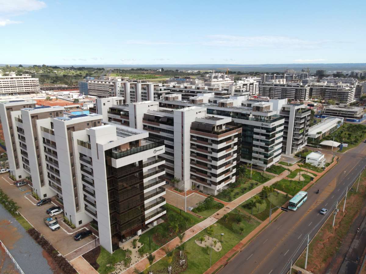 Foto colorida mostrando, em vista aérea, vários prédios-Metrópoles