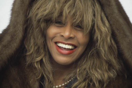 foto colorida da cantora Tina Turner - Metrópoles