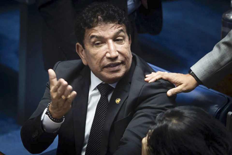 imagem colorida mostra senador Magno Malta - Metrópoles