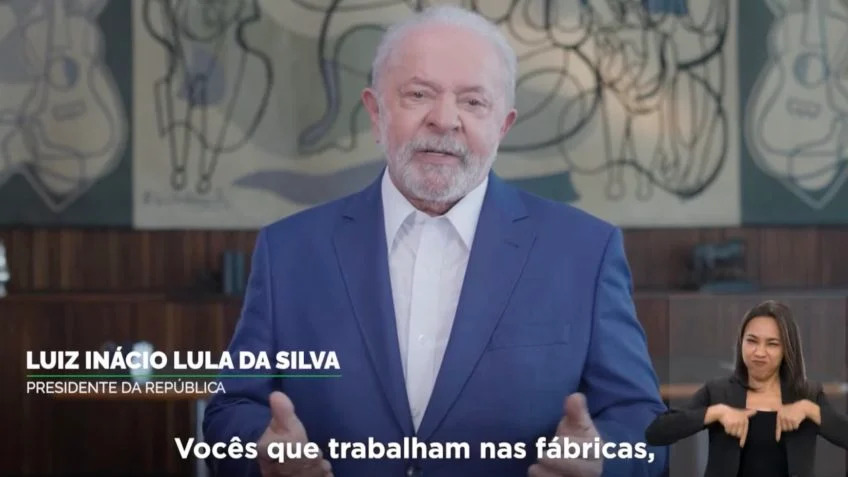 imagem colorida de Lula durante pronunciamento na TV