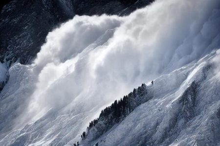 Foto colorida de uma Avalanche genérica - Metrópoles