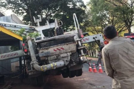 Resgate do Corpo de Bombeiros a homem soterrado em em Maringa no Parana