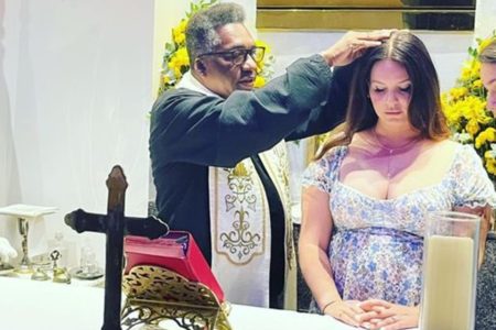 Lana Del Rey em igreja católica do RJ