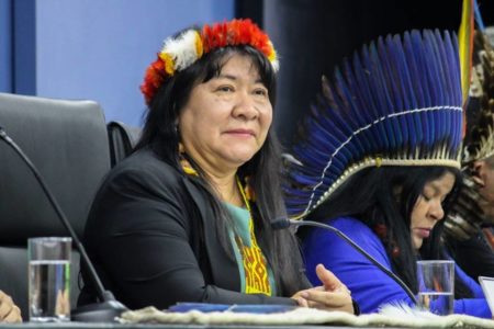Foto colorida da presidente da Funai, Joenia Wapichana - Metrópoles