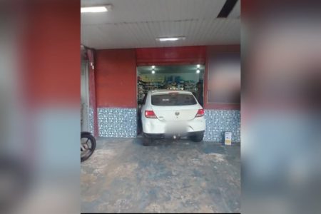 goias homem invade farmacia para matar a ex