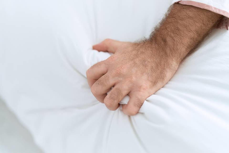 Homem tendo um orgasmo - Metrópoles