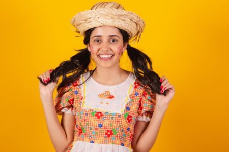 Menina com vestidos de festa junina - Metrópoles