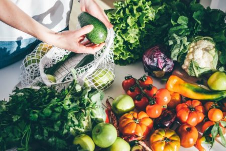 Varios legumes em cima da mesa- Metrópoles