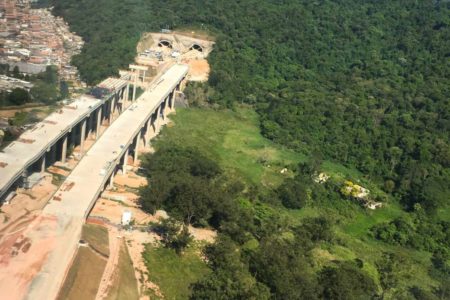 Imagem colorida de vista aérea das Obras do Trecho Norte do Rodoanel Mário Covas - Metrópoles