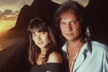 Foto colorida de Myrian Rios e Roberto Carlos - Metrópoles