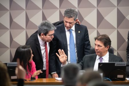 senadora Eliziane Gama (PSD-MA), senador Randolfe Rodrigues e o deputado federal Arthur Maia (União-BA) durante CPMI atos 8 de janeiro - Metrópoles