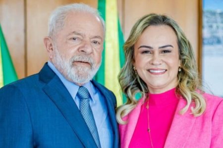 Foto colorida mostra o presidente Lula e a deputada federal Daniela Carneiro - Metrópoles
