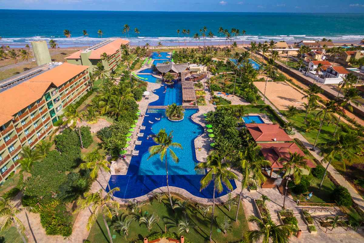 Foto colorida da vista aérea do hotel Vivá Porto de Galinhas - Metrópoles