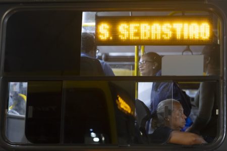 Após paralisação por falta de segurança, ônibus voltam a circular em São Sebastião