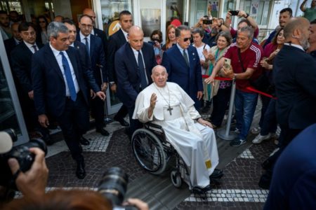 Papa Francisco recebe alta do Hospital Gemelli após cirurgia - Metrópoles