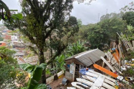 Foto colorida de estragos no Rio Grande do Sul após ciclone - Metrópoles