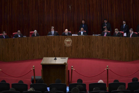 Imagem colorida mostra Julgamento da ação em que o Partido Democrático Trabalhista (PDT) pede a inelegibilidade de Jair Bolsonaro e de Walter Braga Netto - Metrópoles