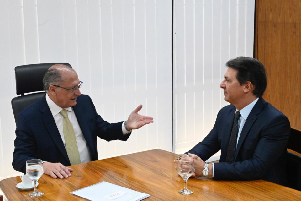 Vice-presidente Geraldo Alckmin em reunião com deputado Arthur Maia (União-BA), presidente da CPMI do 8 de janeiro