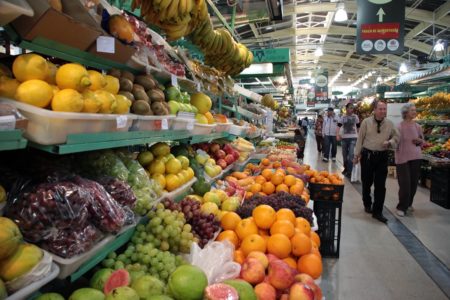 Imagem colorida de mercado - Metrópoles