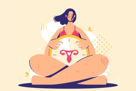 Ilustração de uma mulher na menopausa segurando um relógio