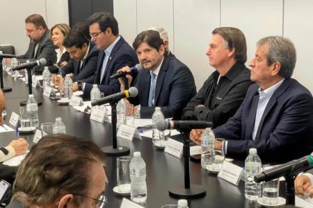 Bolsonaro se reúne com deputados em SP