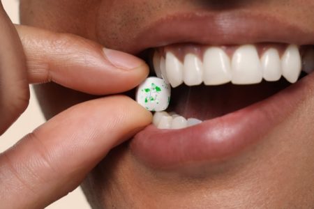 Empresa cria viagra no formato de balinhas para disfarçar seu uso Com sabor de menta, os doces mastigáveis têm a função de melhorar disfunção erétil e é personalizável