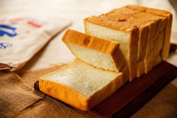 Fotografia colorida mostrando pão de forma-Metrópoles