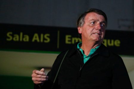 Após se tornar inelegível, Bolsonaro desembarca em Brasília - Metrópoles