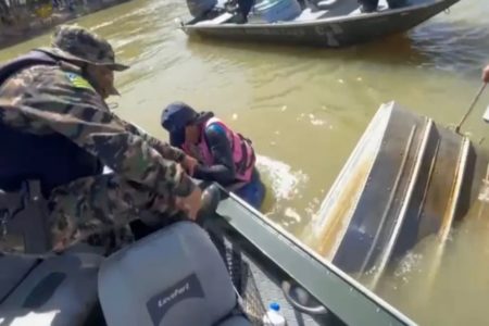 goias turistas resgatados apos canoa virar