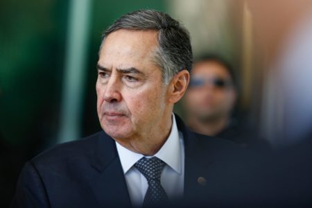 Em foto colorida, o ministro Luís Roberto Barroso, presidente do Supremo Tribunal Federal