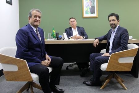 Foto colorida de valdemar costa neto com ricardo nunes e jair bolsonaro - metrópoles
