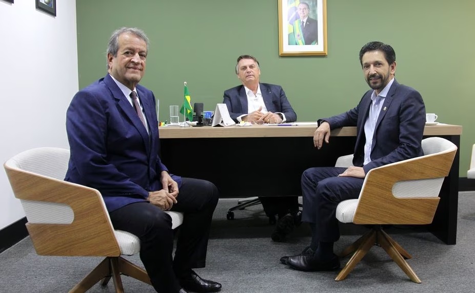 Foto colorida de valdemar costa neto com ricardo nunes e jair bolsonaro - metrópoles