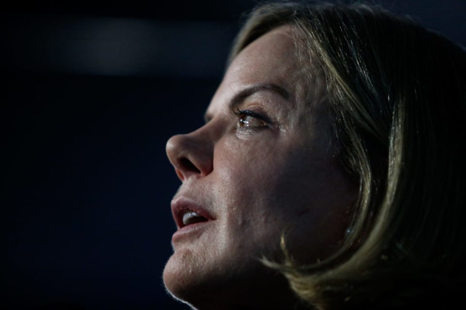 Gleisi Hoffmann, presidente do PT, em foto colorida