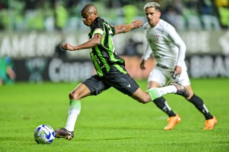 Jogadores de Corinthians e América-MG em jogo da Copa do Brasil - Metrópoles