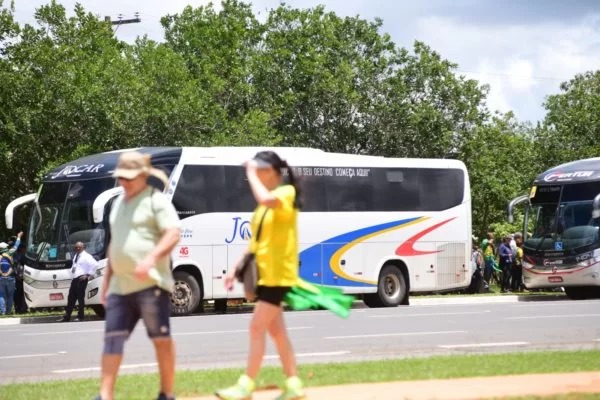 Bolsonaristas chegam a Brasília para atos golpistas do 8 de janeiro; Abin fez alerta