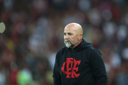 Técnico Jorge Sampaoli em jogo do Flamengo - Metrópoles