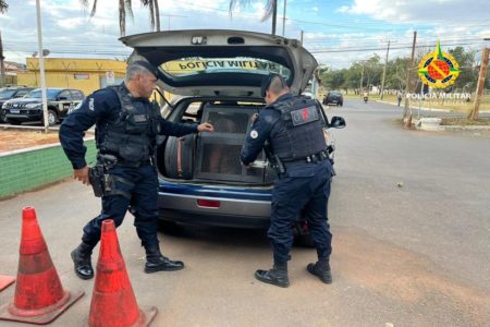 Suspeito de cometer o crime sendo preso