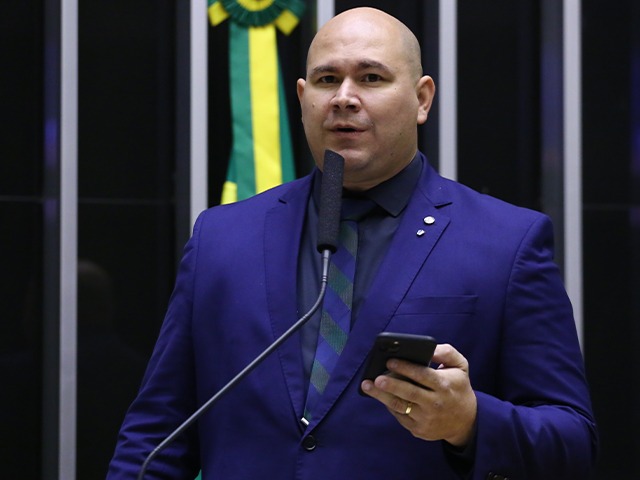 Deputado federal Abílio Brunini em plenário - Met´ropoles