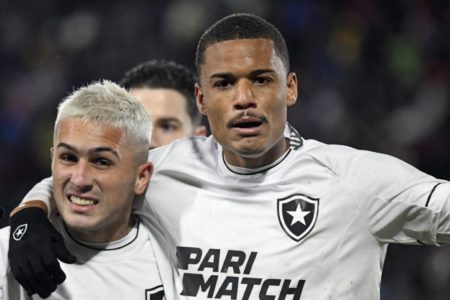 Jogadores do Botafogo celebram gol em jogo do time - Metrópoles