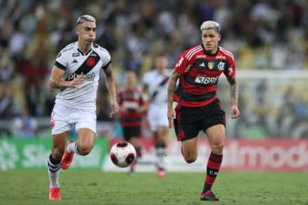 Puma Rodríguez e Pedro no clássico entre Flamengo e Vasco - Metrópoles