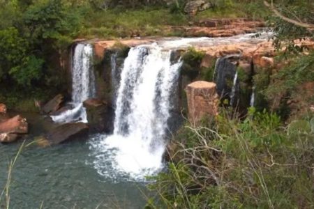 imagem colorida cachoeira do arrojado entorno do df