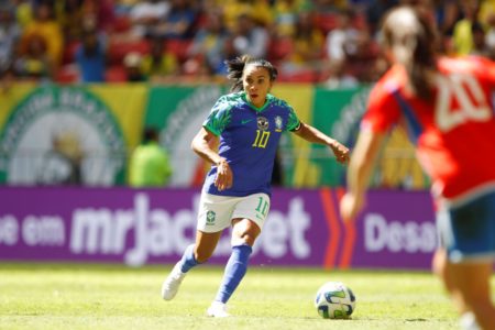 Marta em ação contra o Chile - Metrópoles