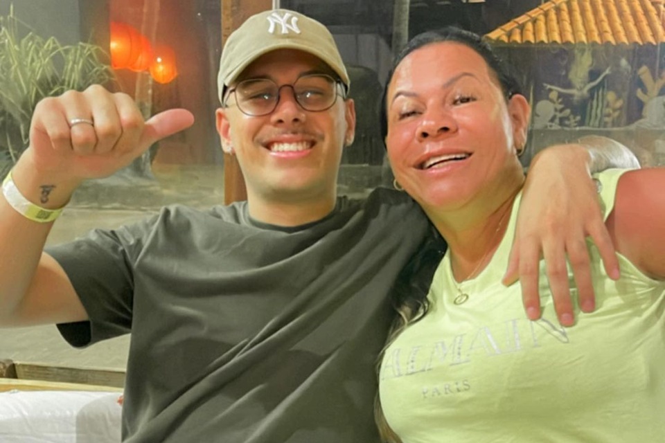 Dona Ruth e o filho João Gustavo - Metrópoles