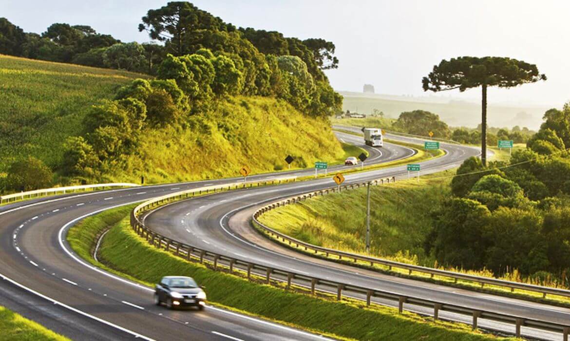 Rodovia com um carro