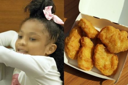 na foto, montagem de menina e pacote de nuggets